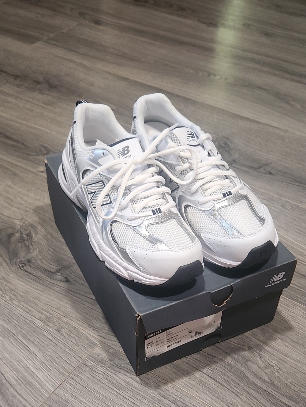 NIB New Balance White & Silver 530 Lace Running Athletic Sneakers